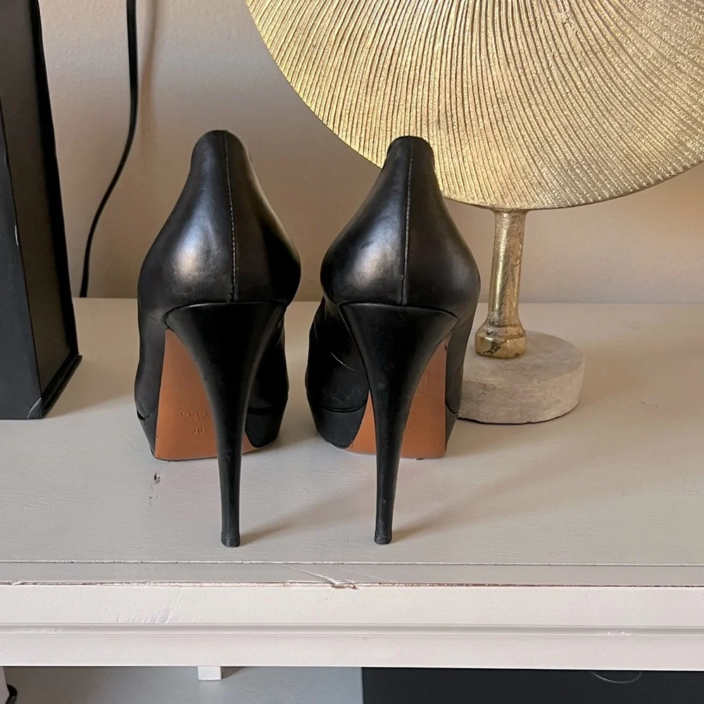 Authentic Gucci Black Leather Heels. Size 39. Excellent Condition. Very Comf. - Picture 2 of 8